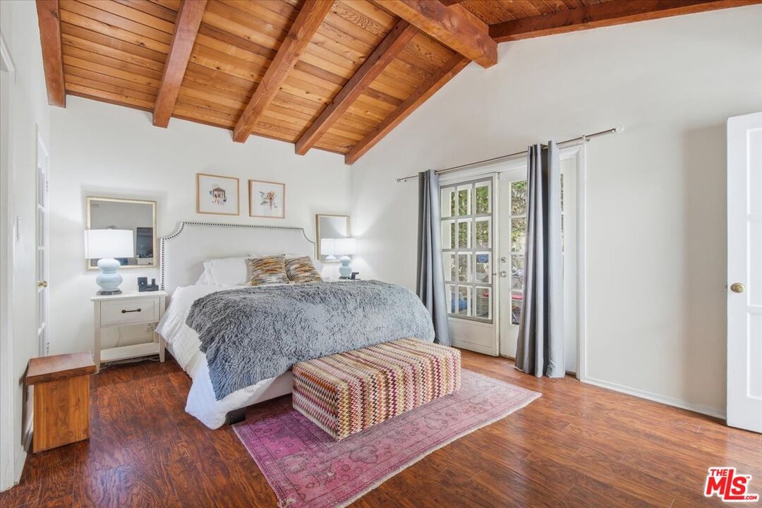 Beverly Glen photo 21