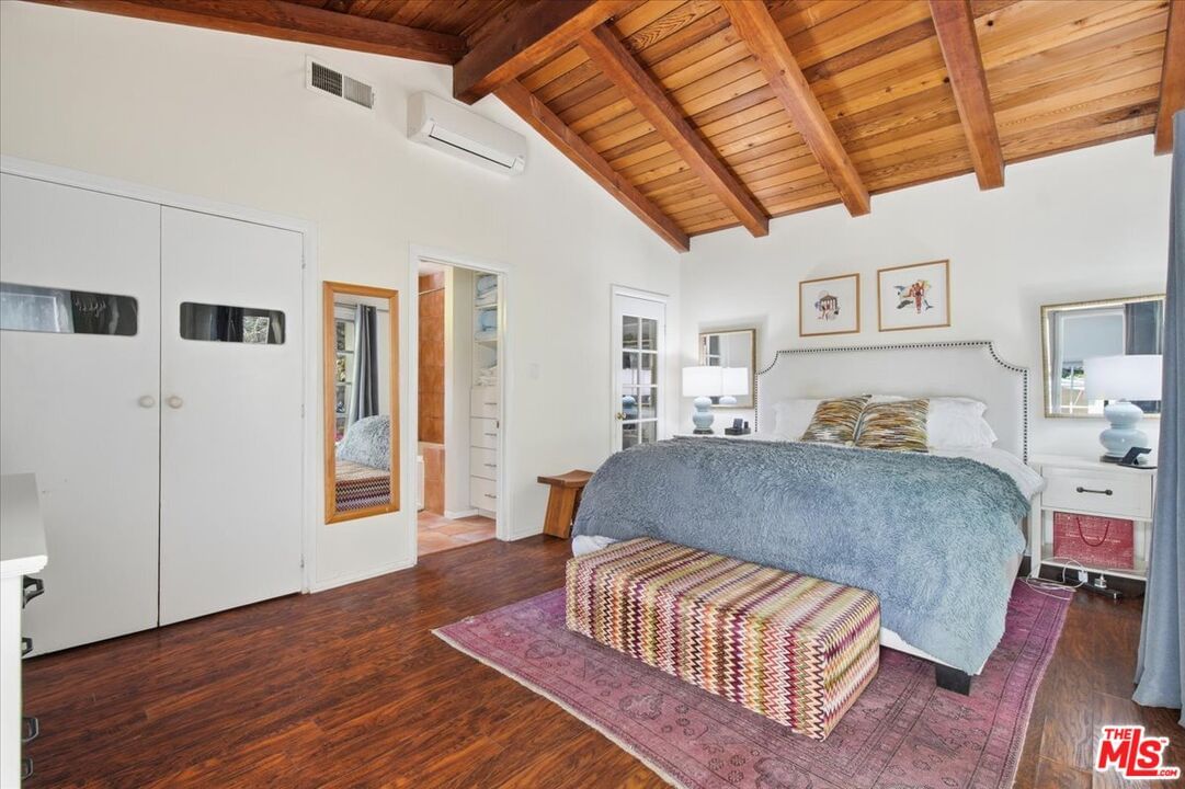 Beverly Glen photo 22