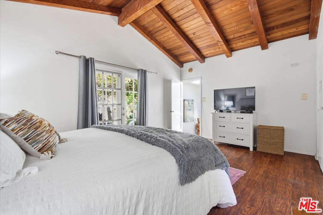 Beverly Glen photo 23