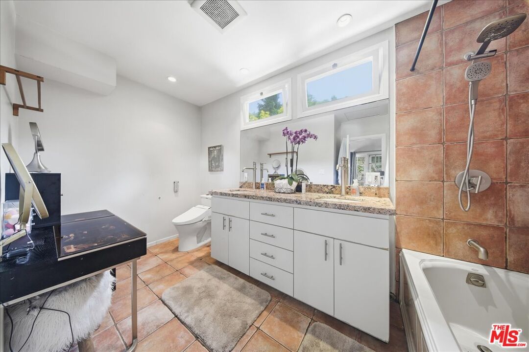 Beverly Glen photo 25