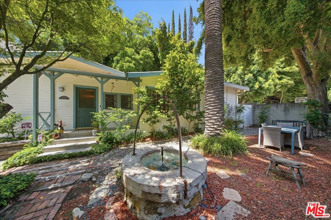 Beverly Glen photo 3
