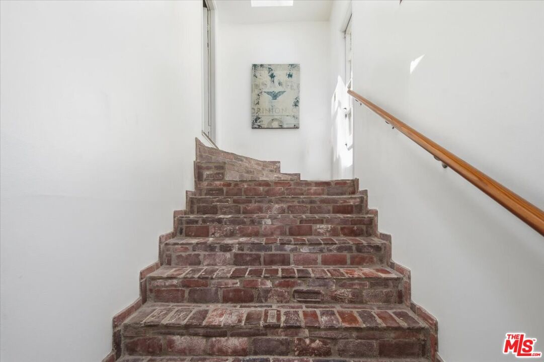 Beverly Glen photo 30