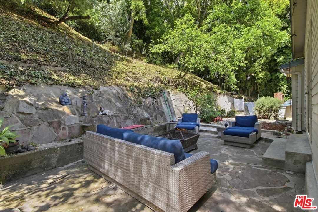 Beverly Glen photo 32