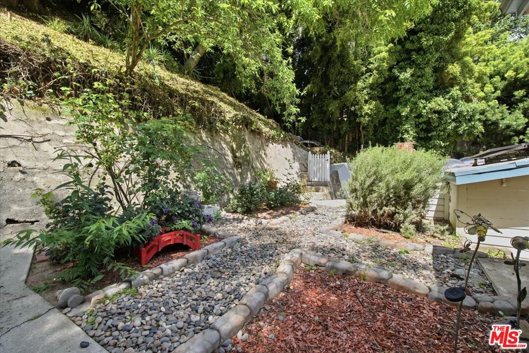 Beverly Glen photo 34