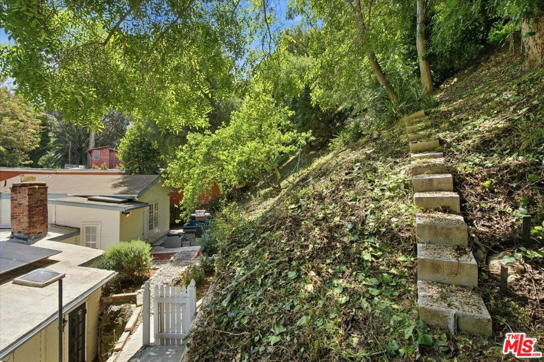 Beverly Glen photo 36