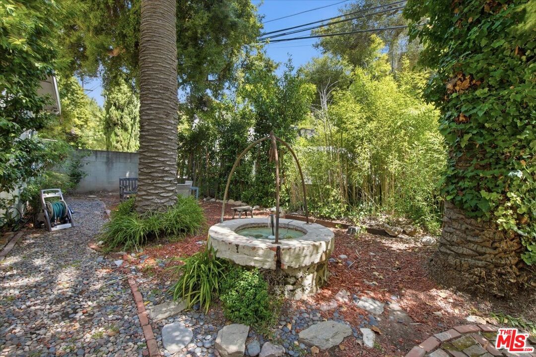 Beverly Glen photo 38