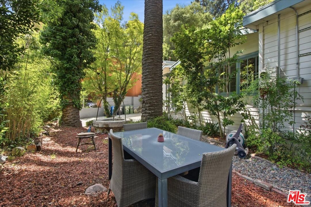 Beverly Glen photo 40