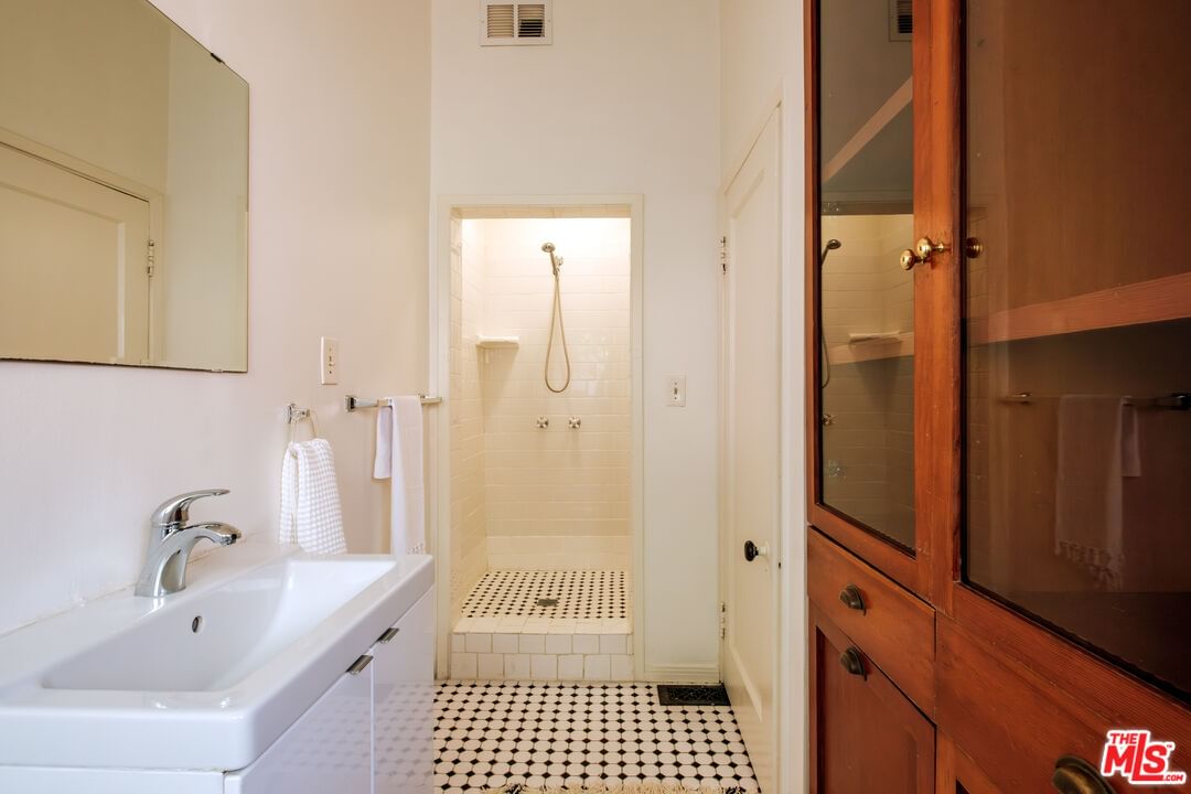 Almaden photo 36