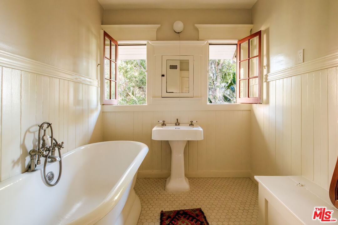 Almaden photo 48