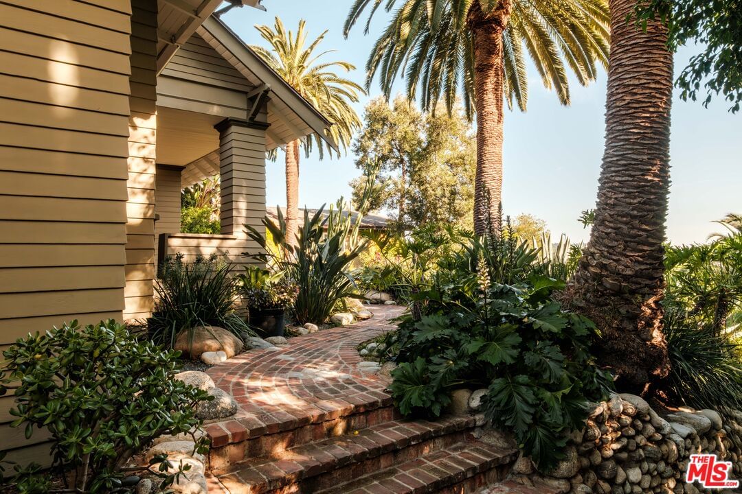 Almaden photo 6