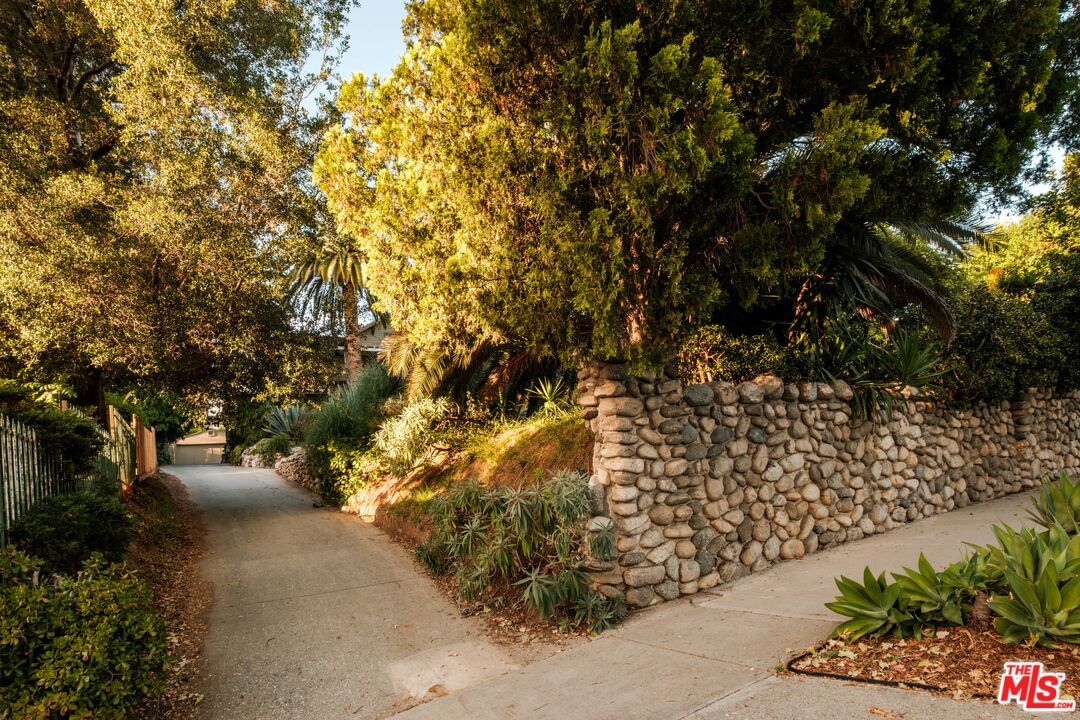 Almaden photo 60