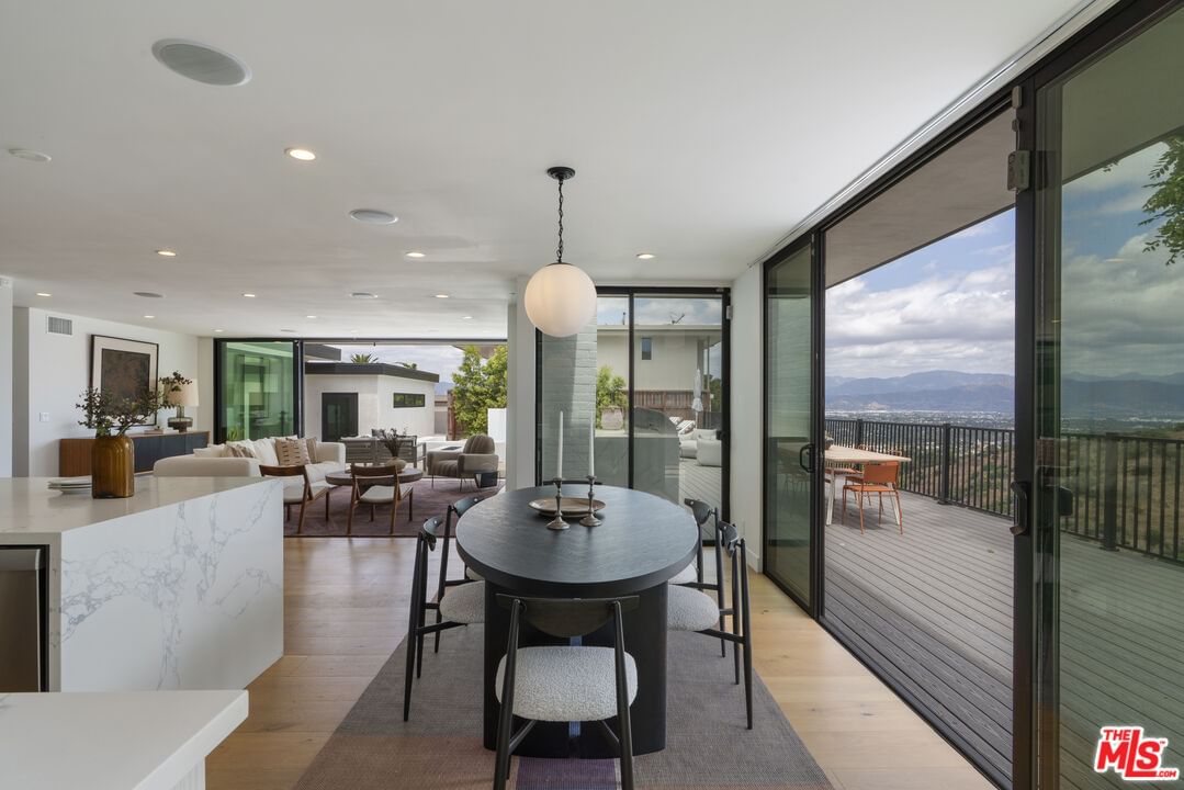 Beverly Ridge photo 37