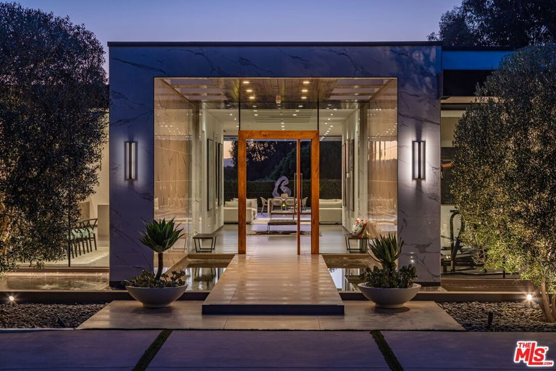 2002 LOMA VISTA DR