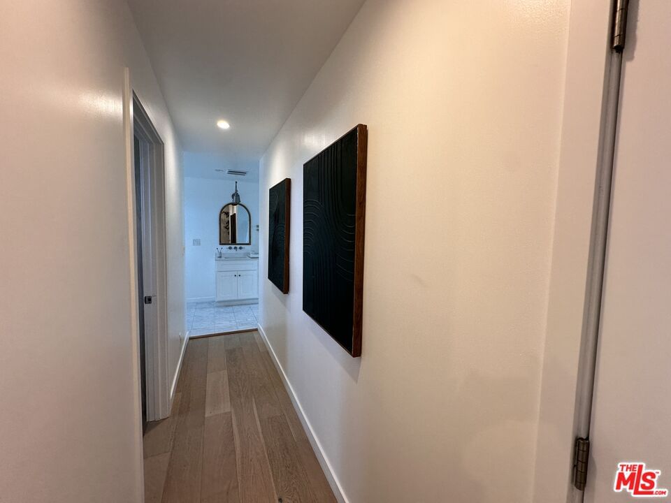 Airlane photo 30