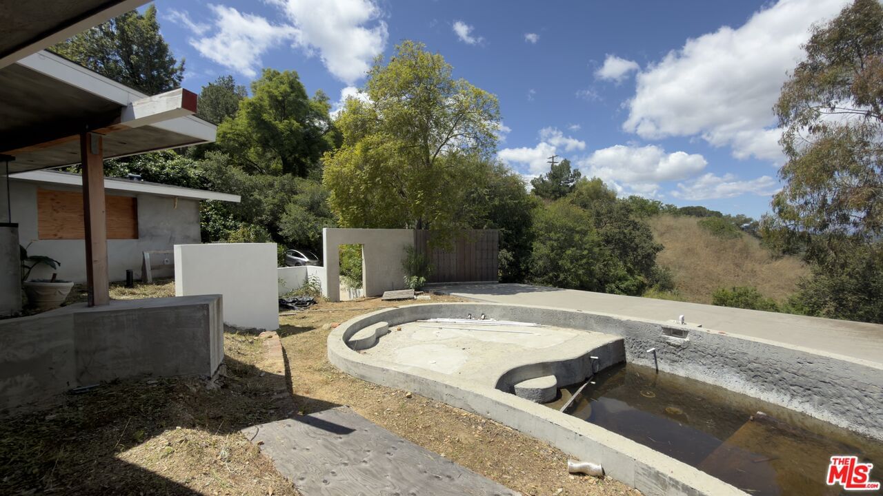Coldwater Canyon photo 14