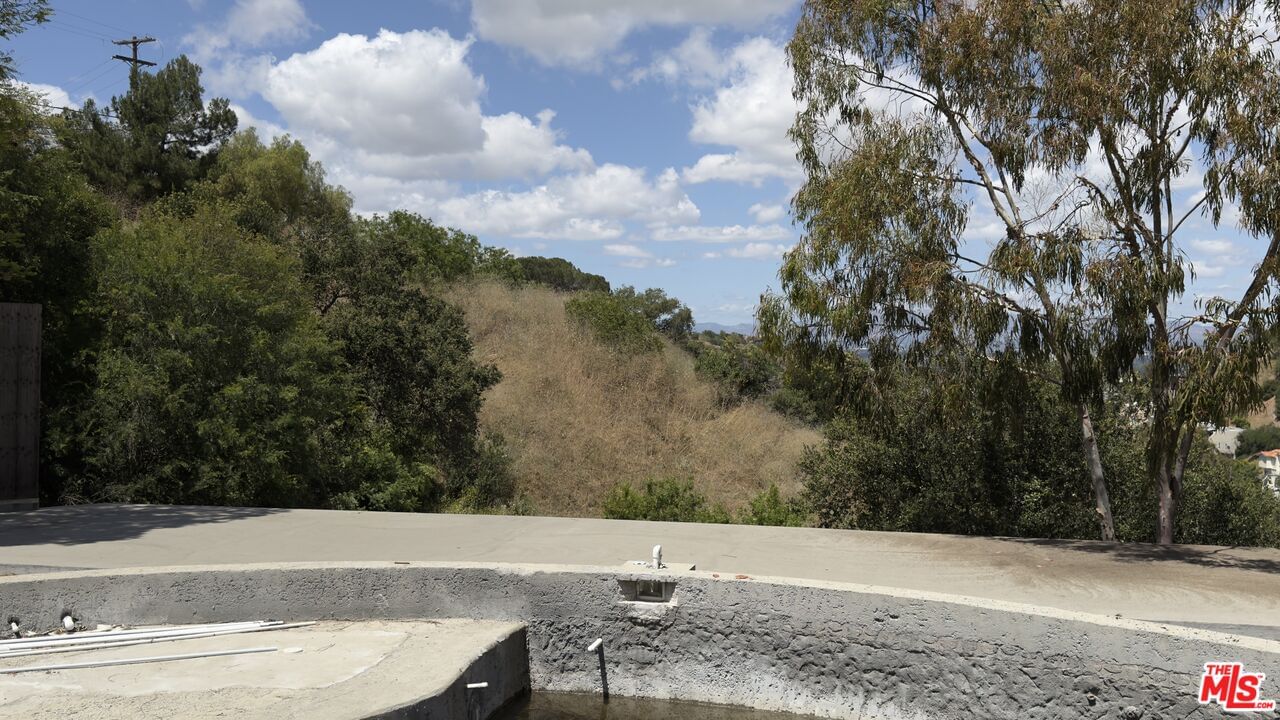 Coldwater Canyon photo 16