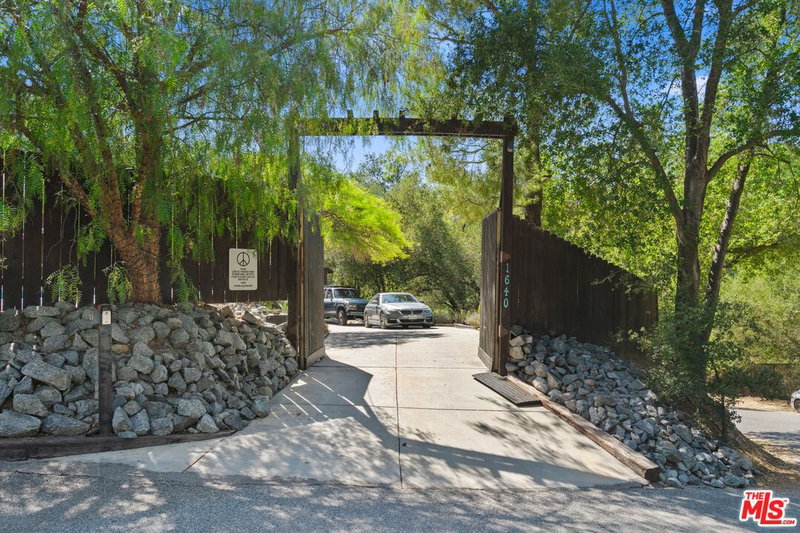 1640 Old Topanga Canyon Rd