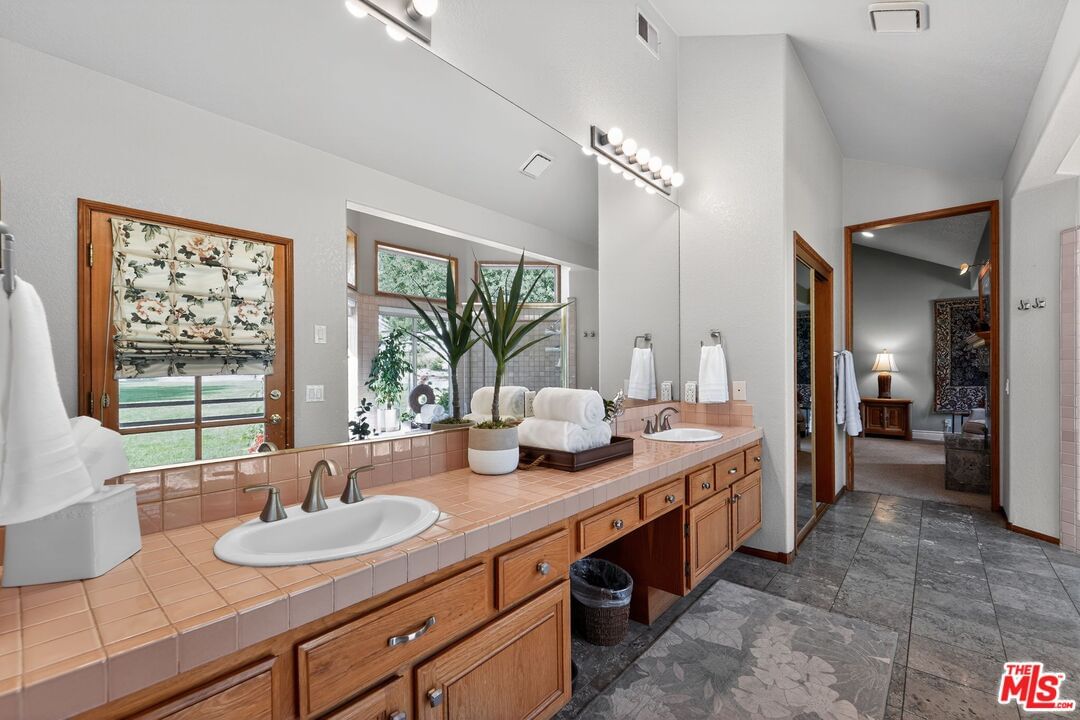 Bronco photo 17