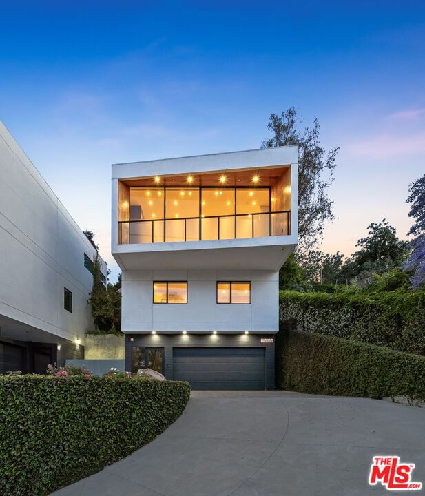 2412 Riverside Dr