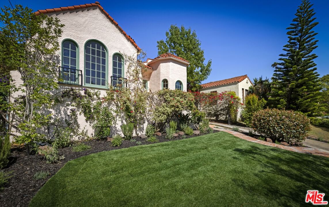 Armstrong photo 4