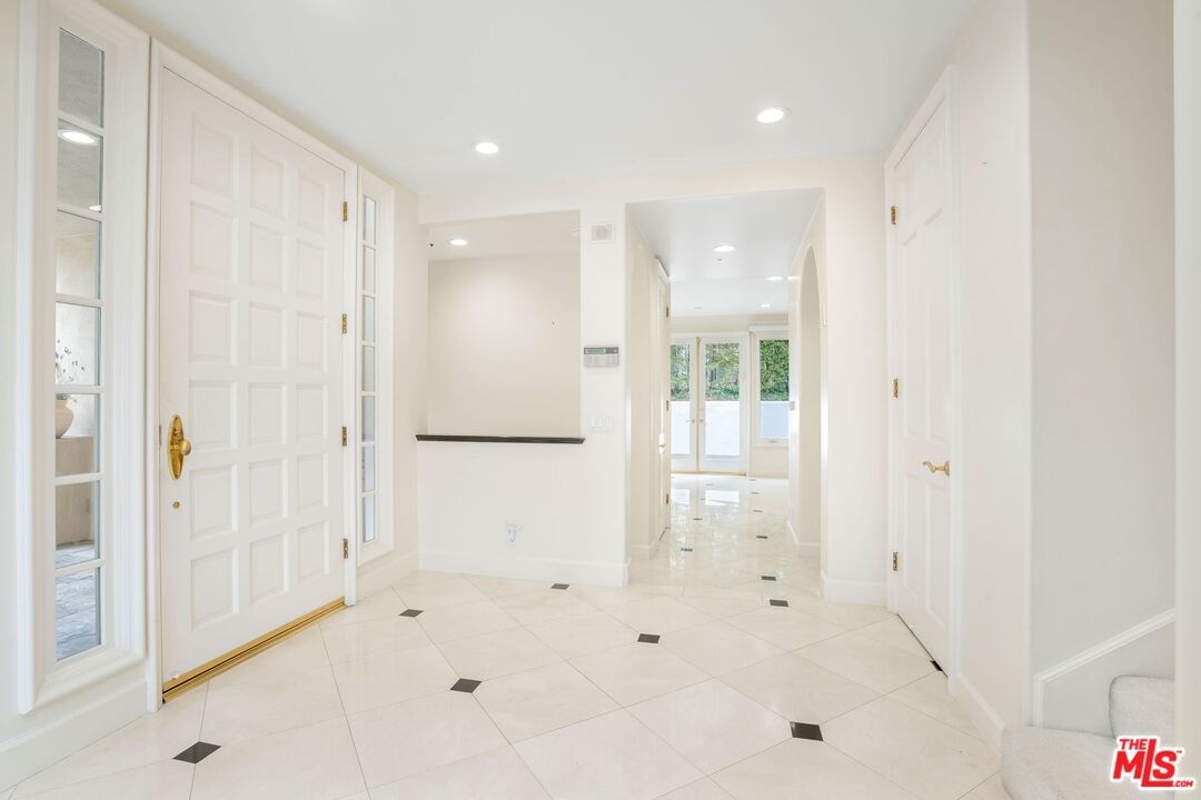 Henley photo 9