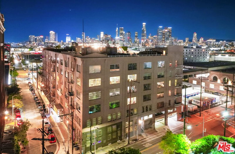 1855 Industrial St