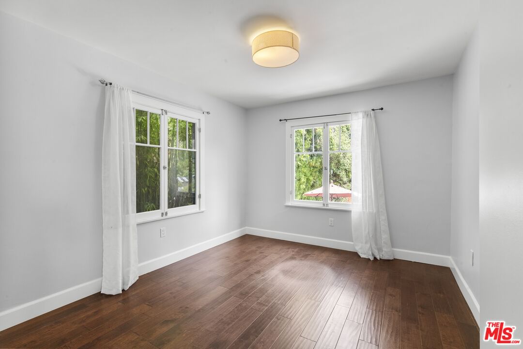 Edgecliffe photo 15
