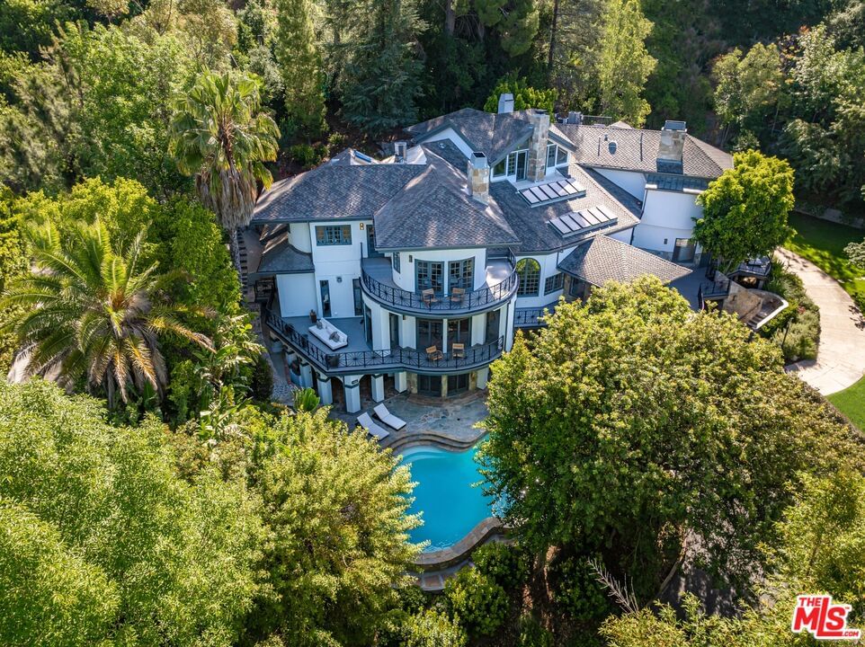 Encino photo 1