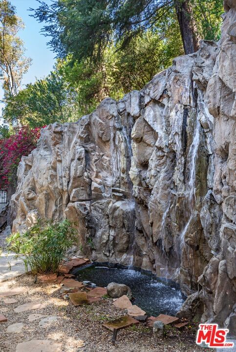 Encino photo 15