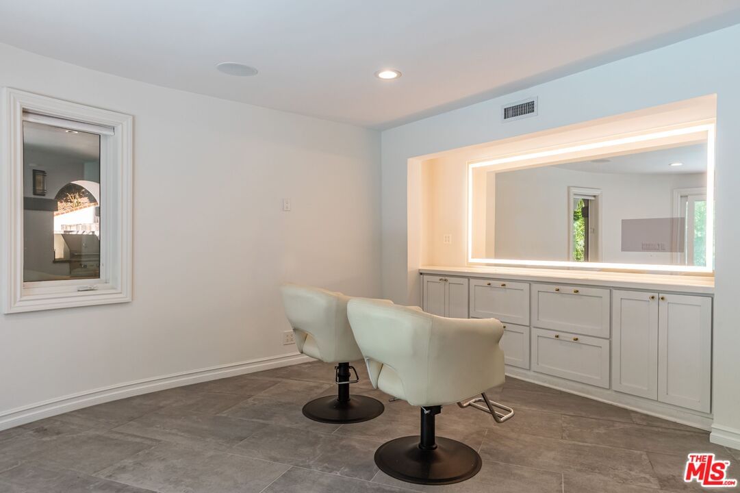 Encino photo 20