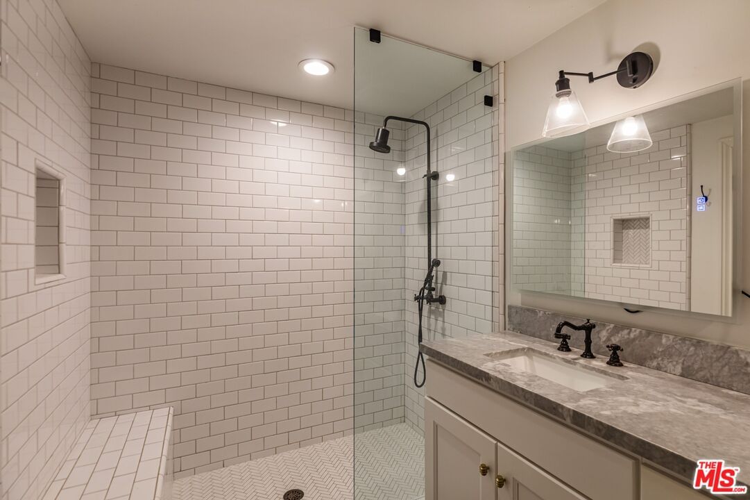 Encino photo 22
