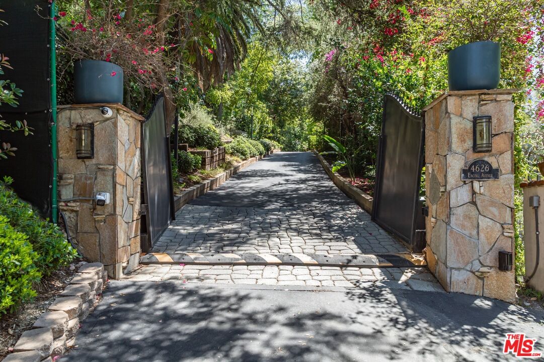 Encino photo 3