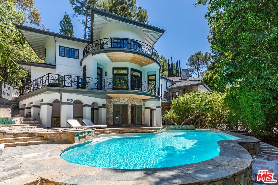 Encino photo 33
