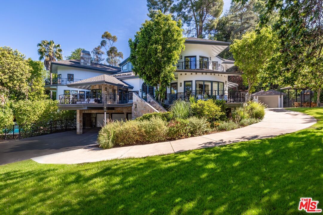 Encino photo 4