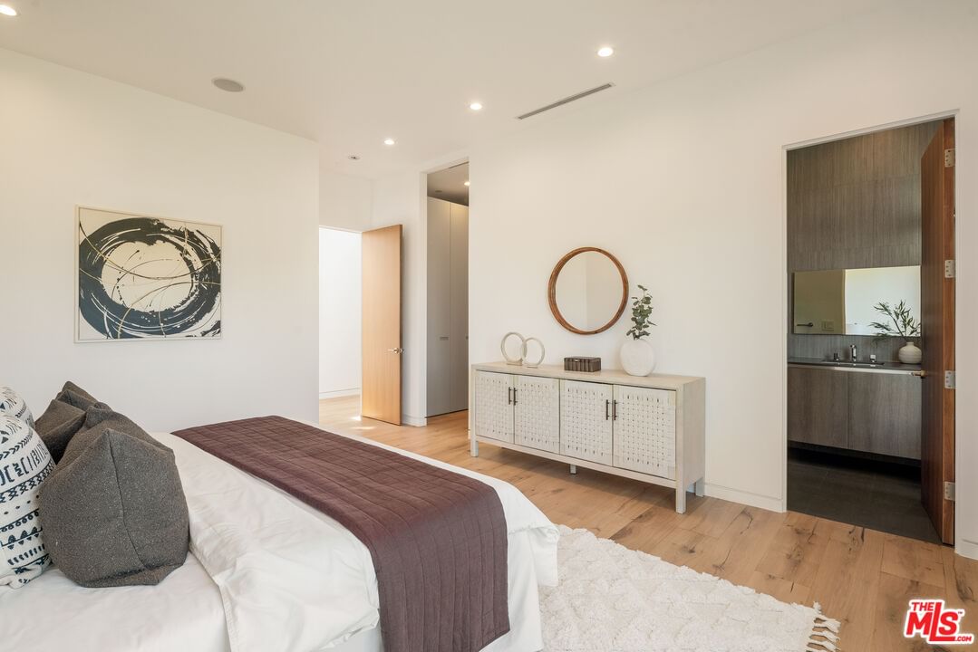 Crescent Heights photo 24