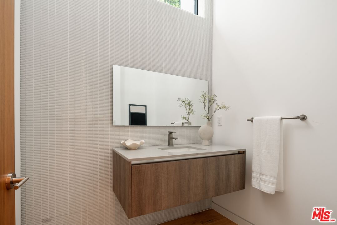 Crescent Heights photo 9