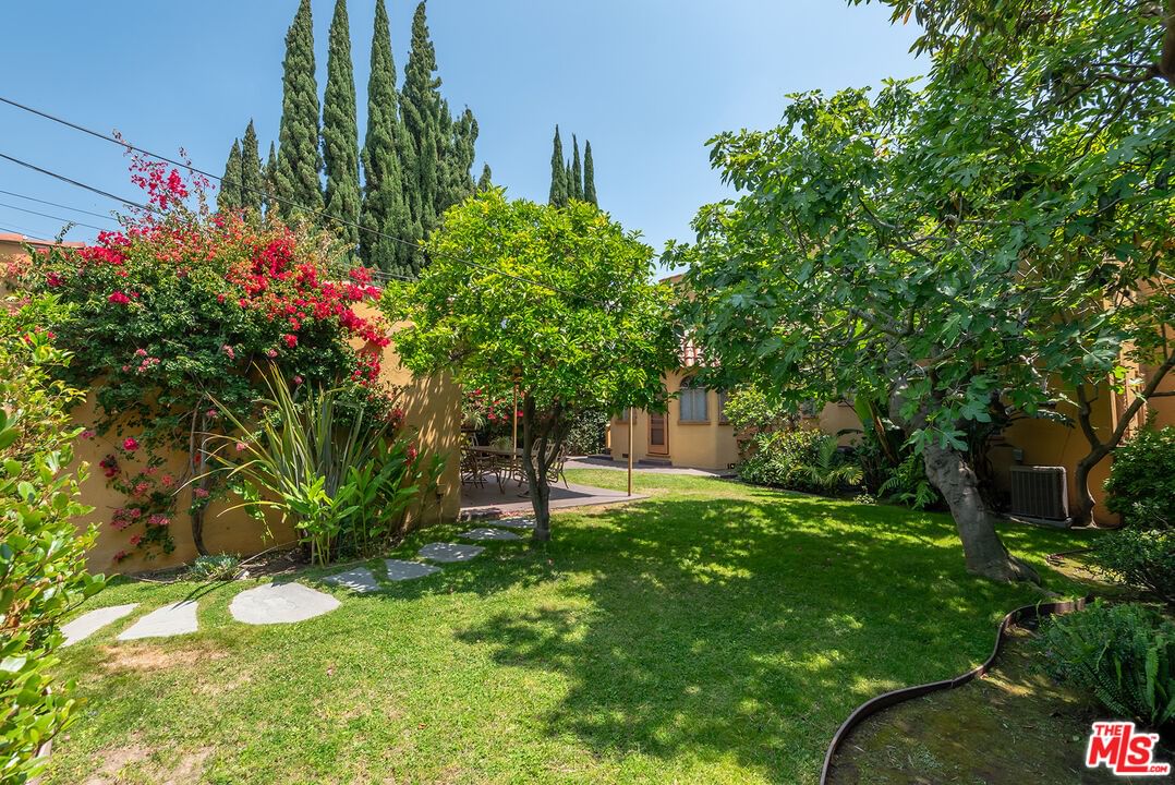 Crescent Heights photo 26