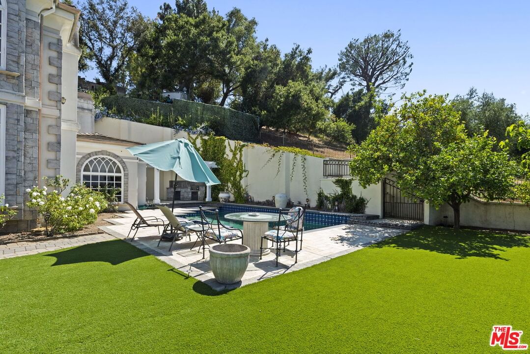 Mulholland photo 26
