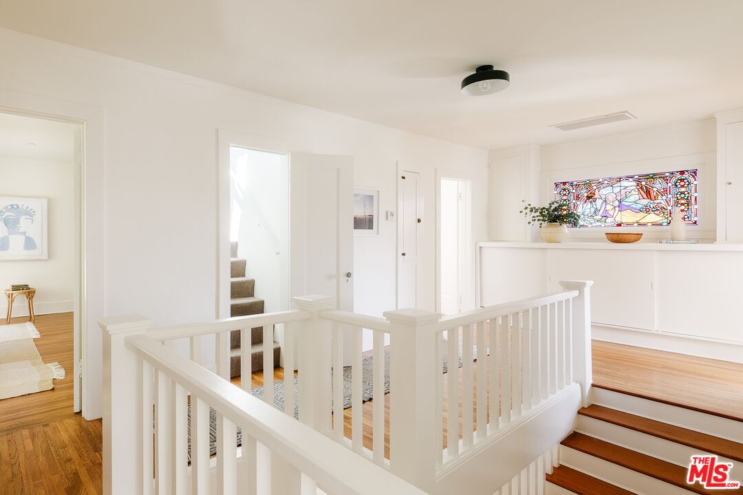 Ivan Hill photo 17
