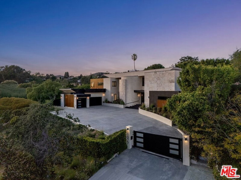 11075 Sunset Blvd