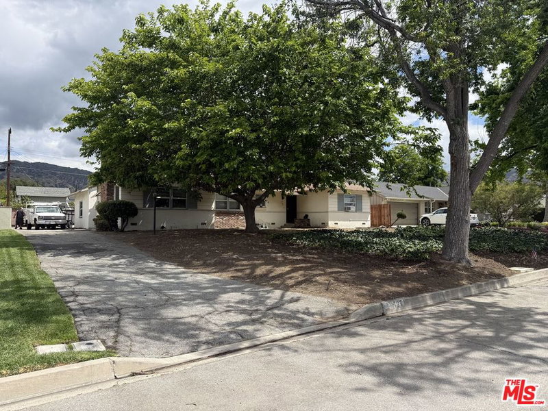 727 Mountain View Ave