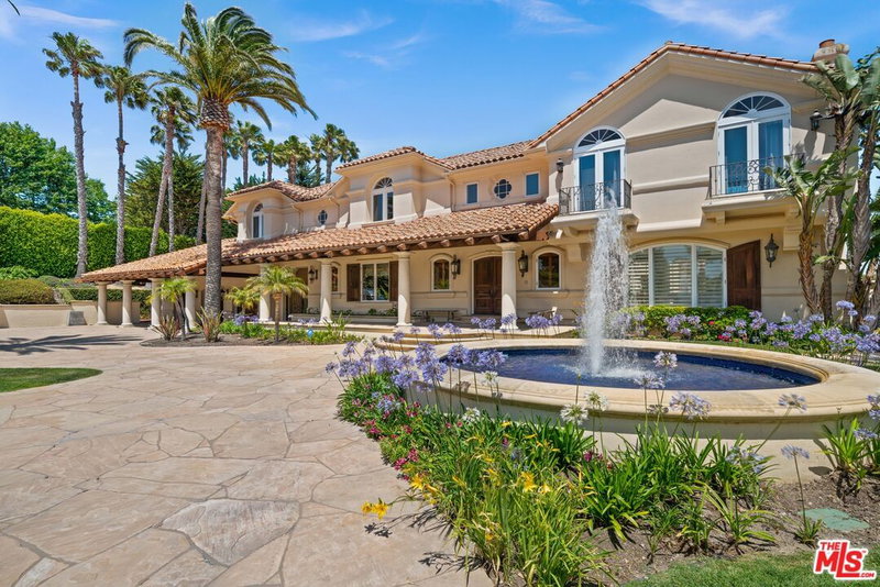 7160 Dume Dr
