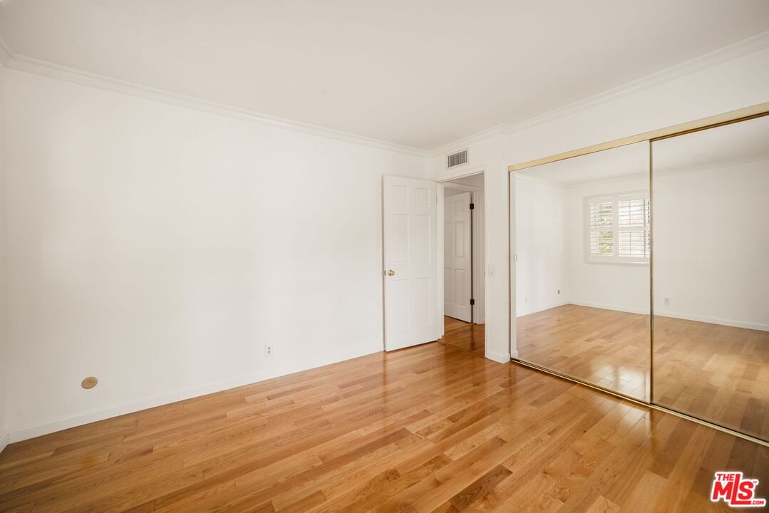 Pine Oak photo 34