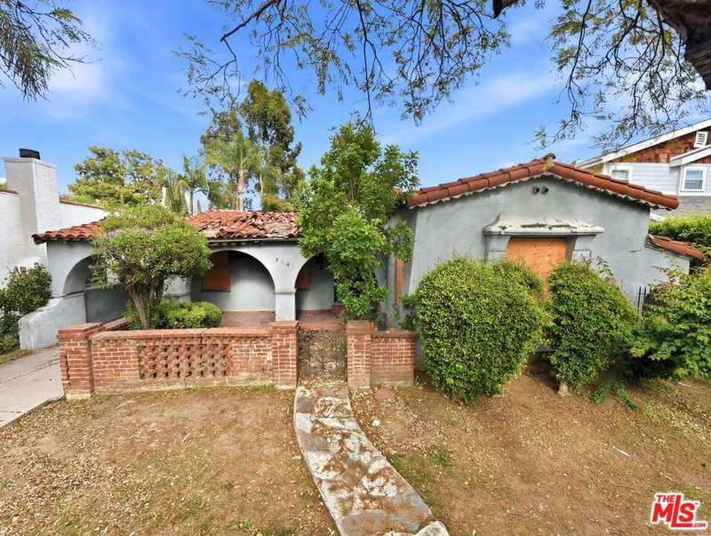 812 Crescent Heights Blvd