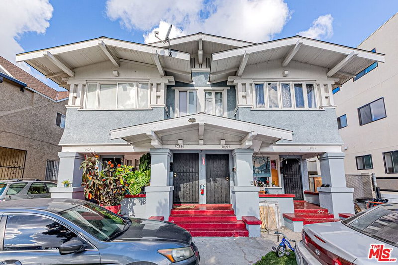 3021 Kenwood Ave