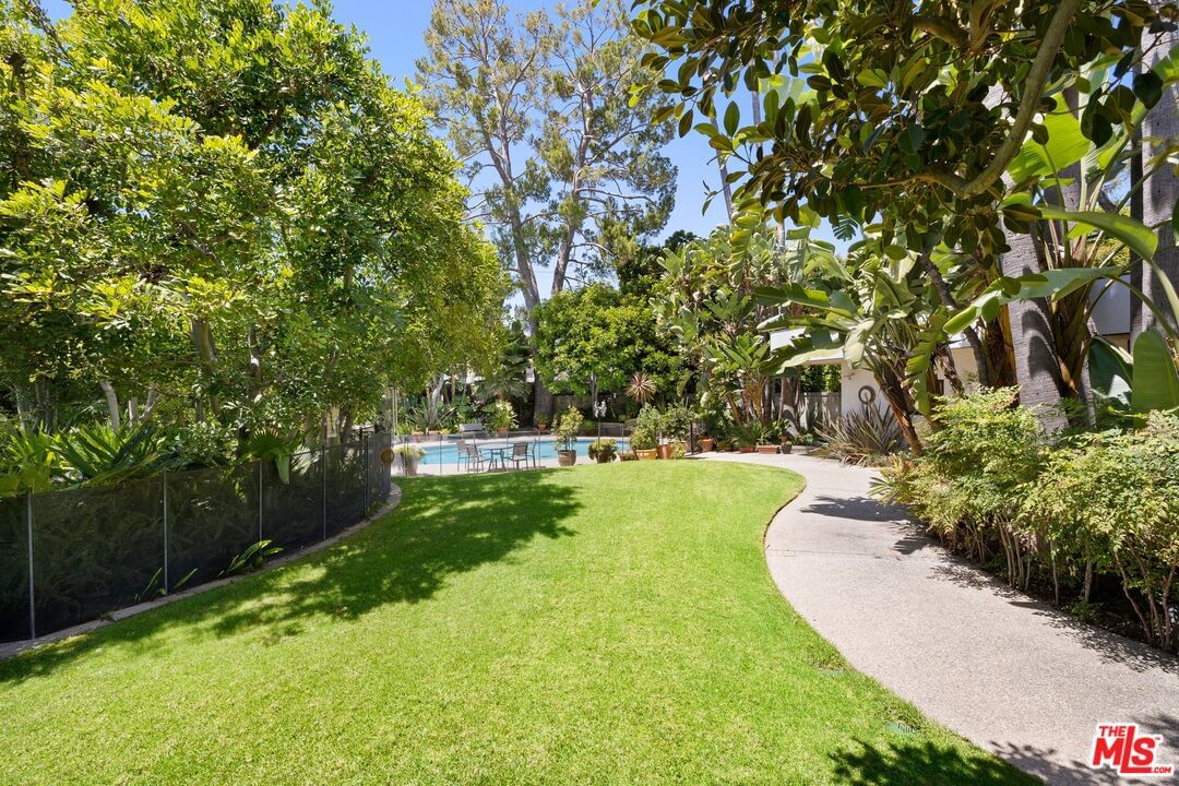 Beverly photo 10