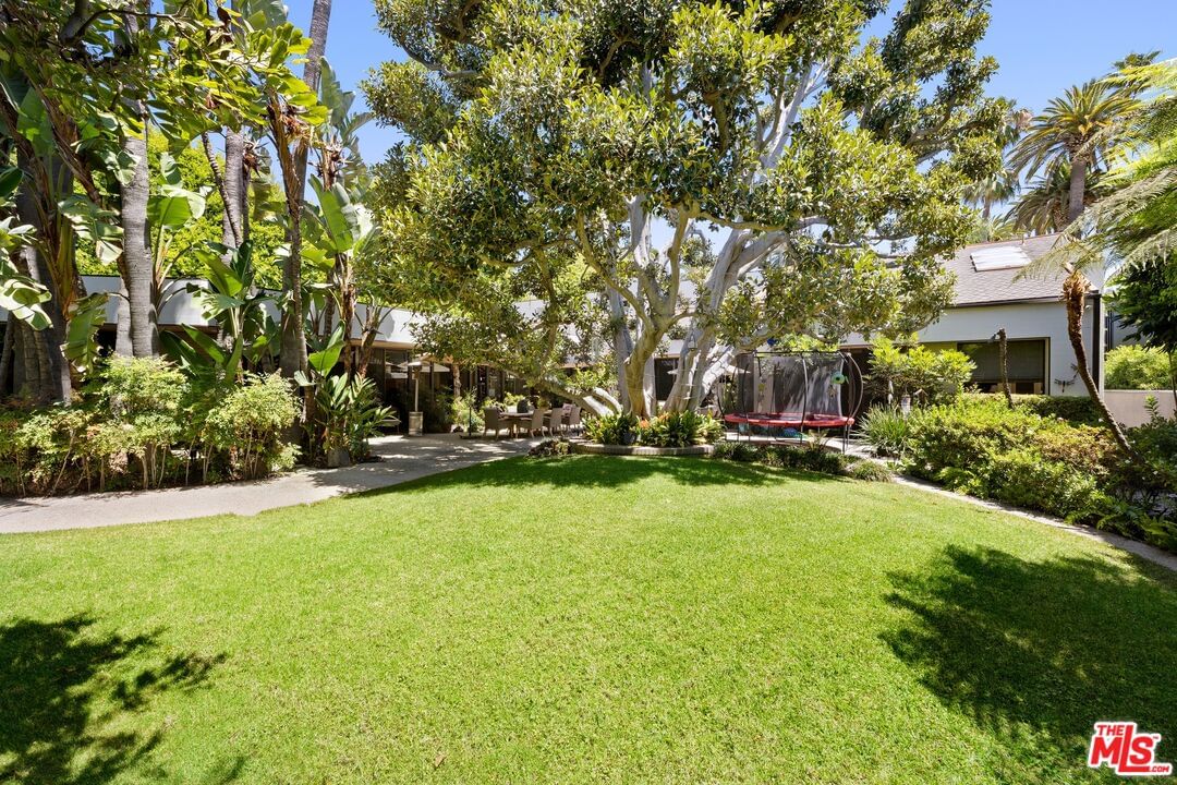 Beverly photo 14