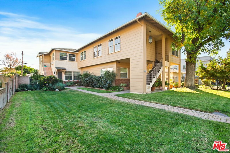 6504 Woodley Ave