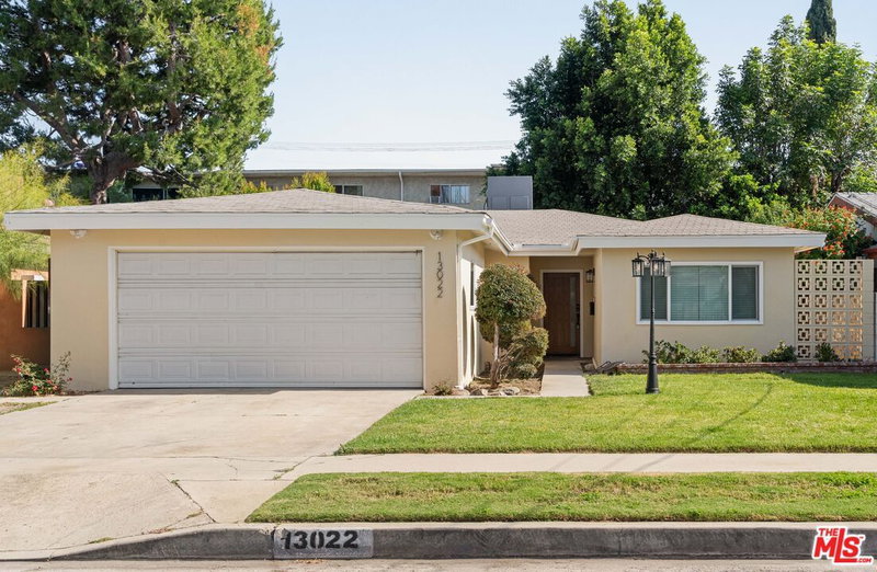 13022 Aetna St
