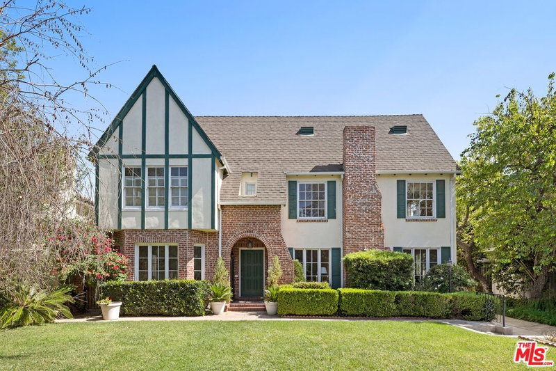 832 Windsor Blvd